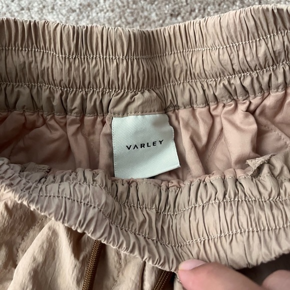 Varley Connel Quilt Short 4” in Warm Taupe size XS - Picture 4 of 6